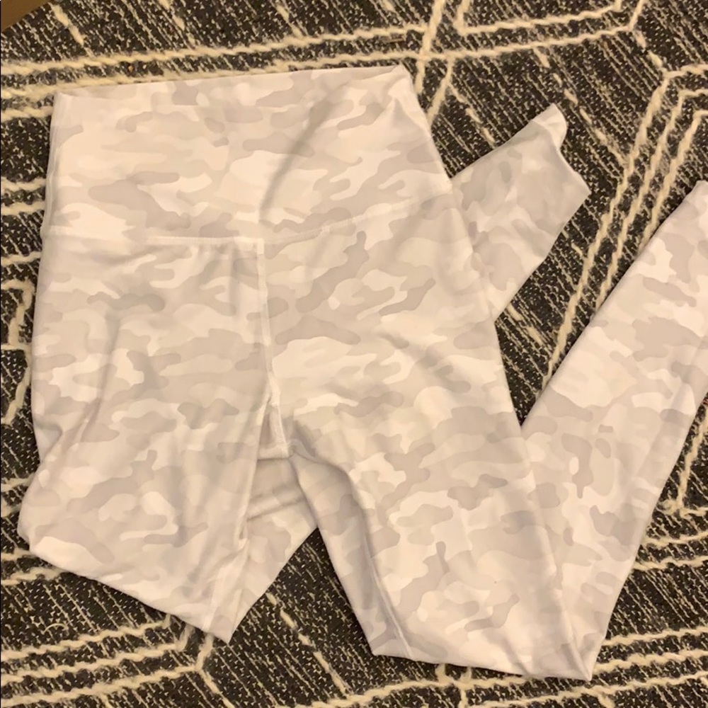 Scorpio sol white camo leggings